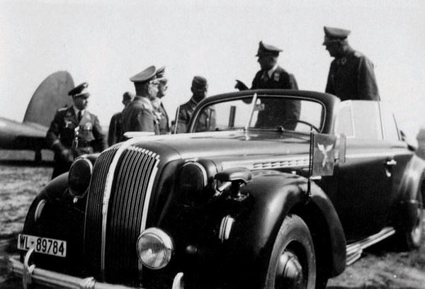 Admiral Cabriolet - WWII German Staff Car with Figures – Image 7