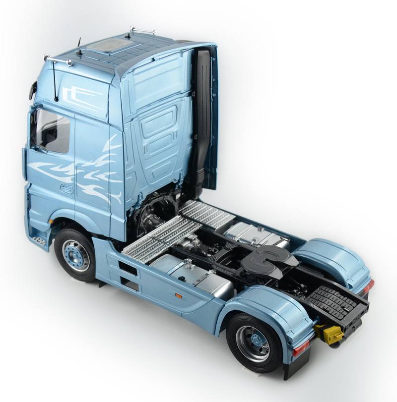 Mercedes Benz Actros MP4 GigaSpace – Image 4