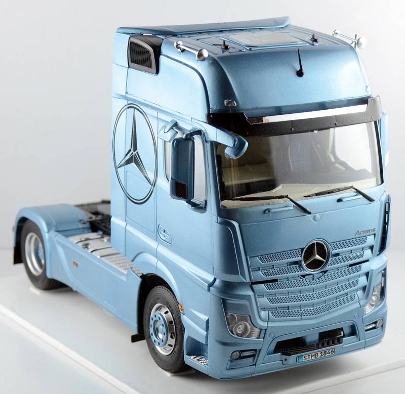 Mercedes Benz Actros MP4 GigaSpace – Image 5