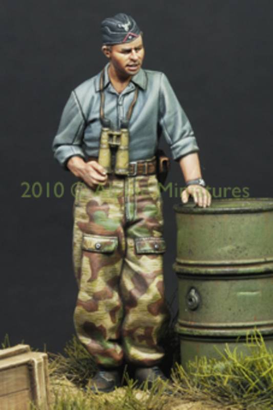 German Panzer Crew in Summer – Image 3