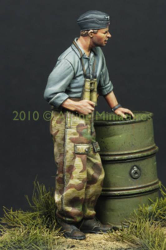 German Panzer Crew in Summer – Image 5