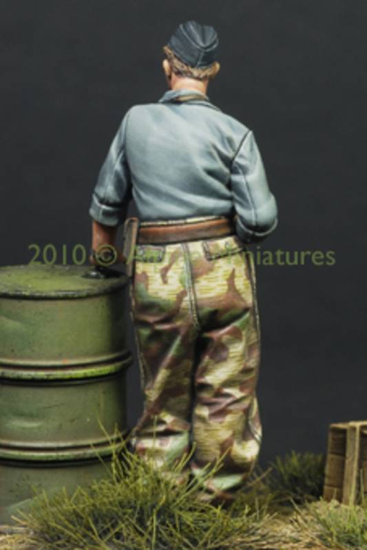 German Panzer Crew in Summer – Image 9