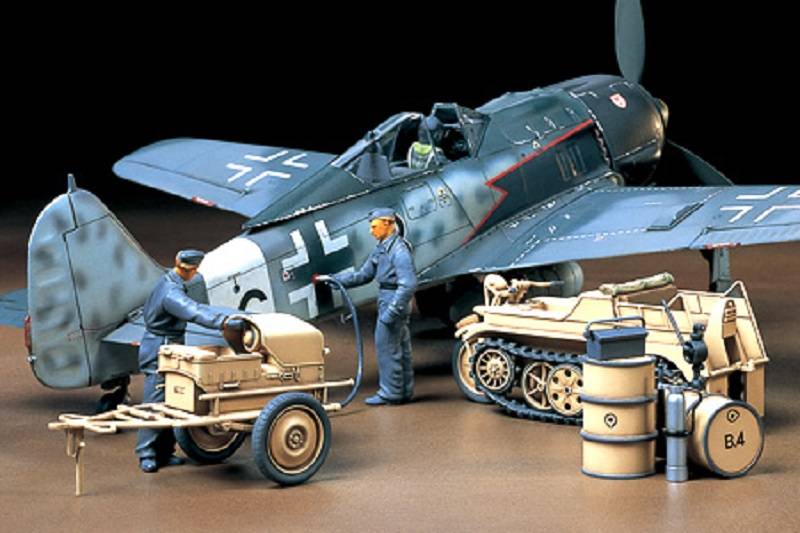 German Aircraft Power Supply Unit & Kettenkraftrad – Image 2