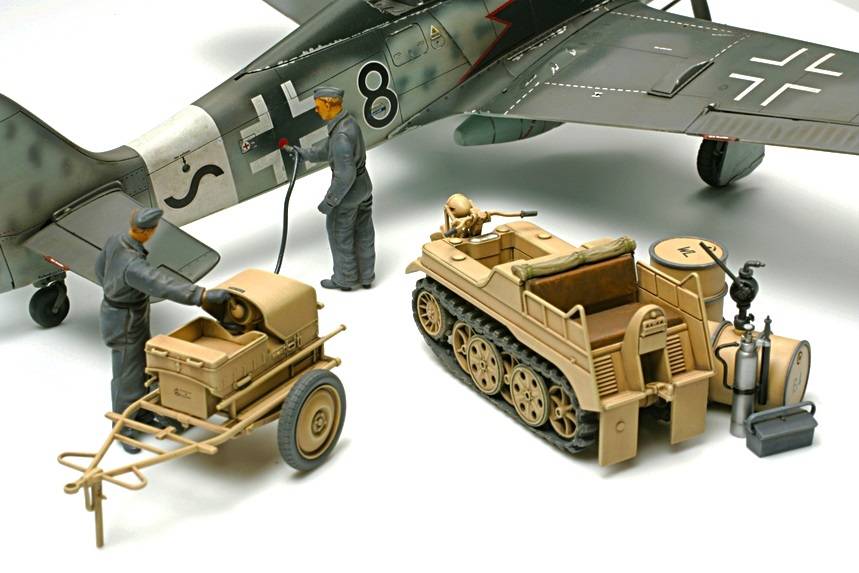 German Aircraft Power Supply Unit & Kettenkraftrad – Image 3