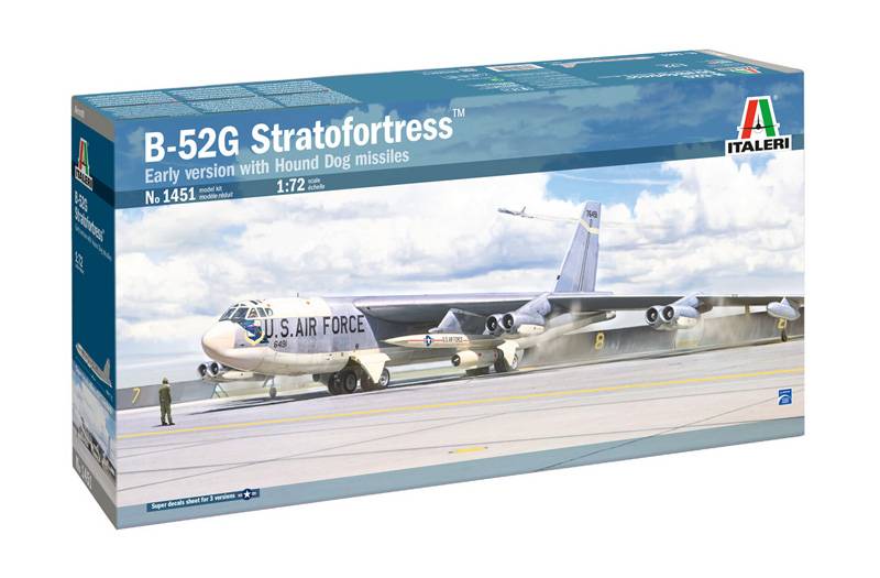 B-52G Stratofortress Early version with Hound Dog Missiles