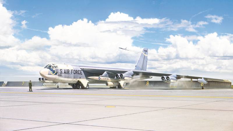 B-52G Stratofortress Early version with Hound Dog Missiles – Image 19