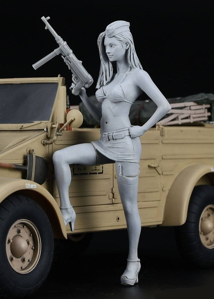 Pkw.K1 Kübelwagen Type 82 (Balloon Tire) w/Blonde Girl's Figure – Image 2
