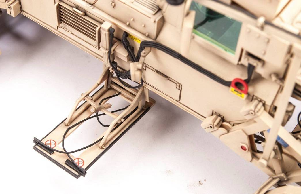 Husky MK. III VMMD w/ Interrogation Arm – Image 4