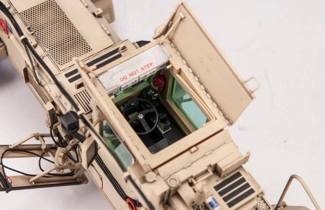 Husky MK. III VMMD w/ Interrogation Arm – Image 8