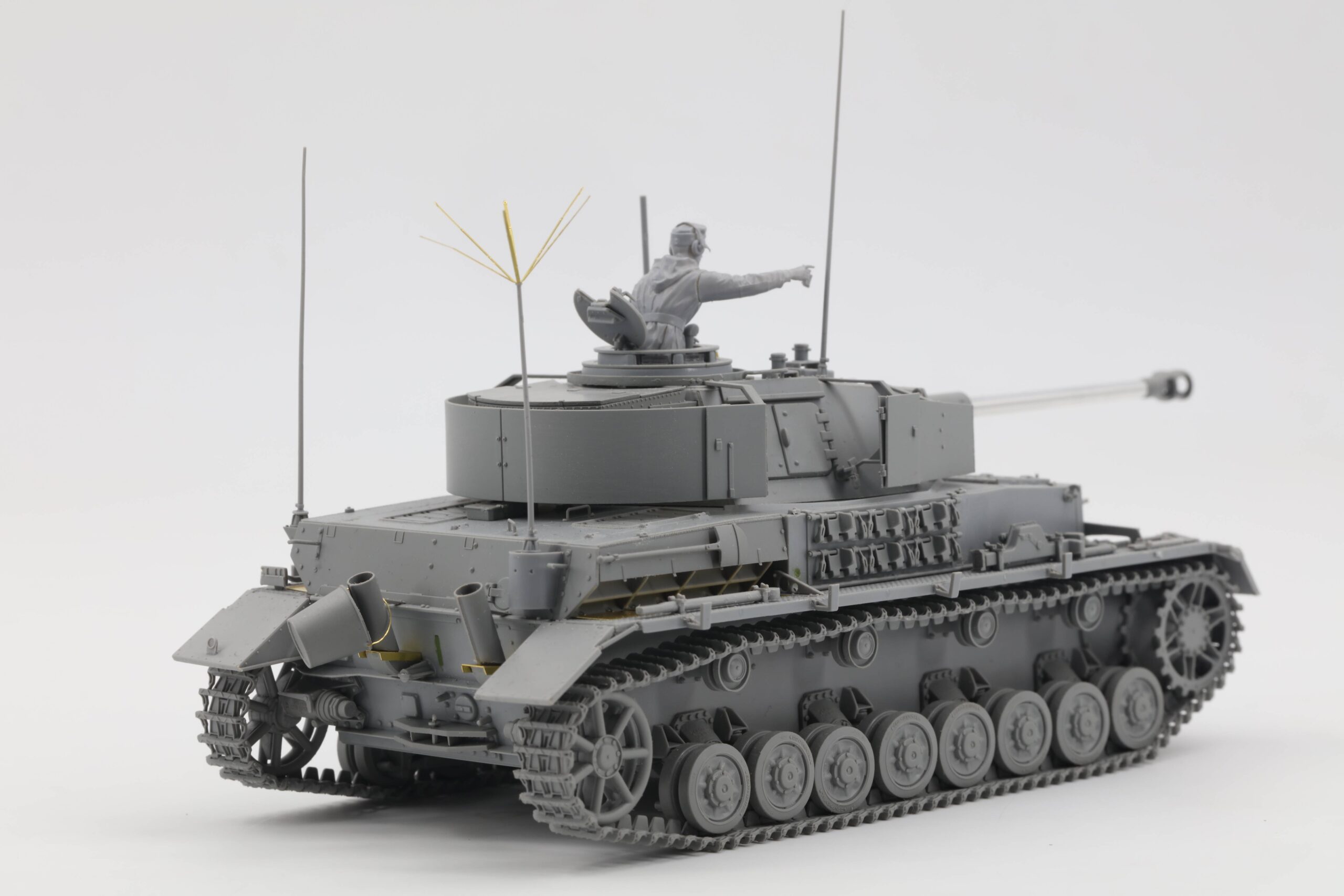Pz.Beob.Wg. IV Ausf. J w/Commander&Infantry – Image 4