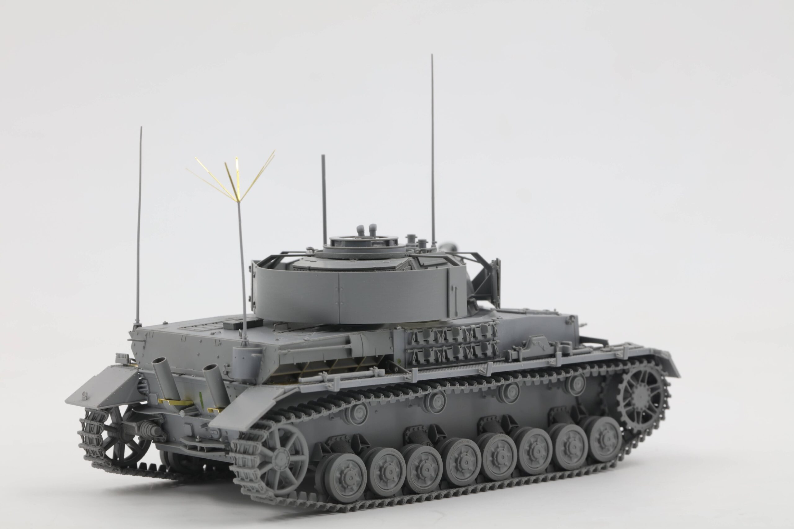 Pz.Beob.Wg. IV Ausf. J w/Commander&Infantry – Image 6