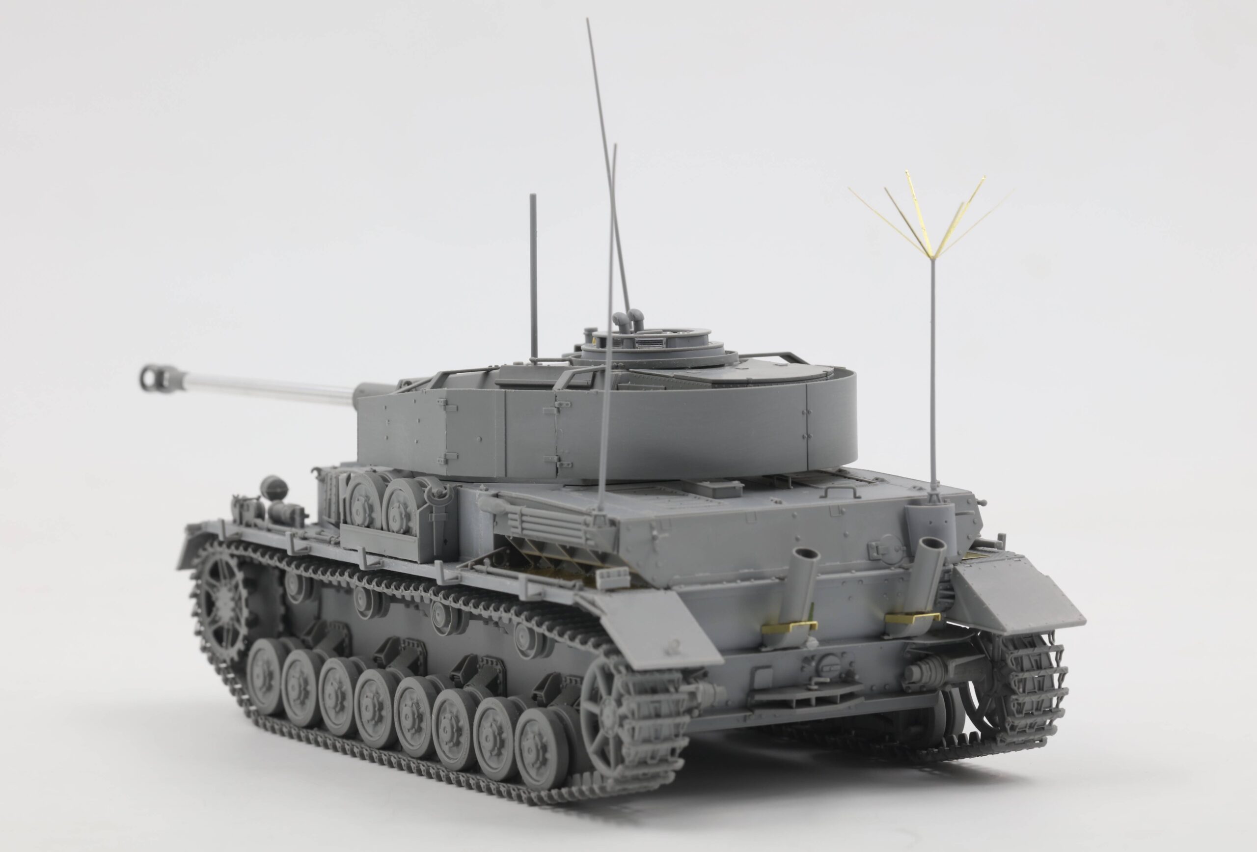 Pz.Beob.Wg. IV Ausf. J w/Commander&Infantry – Image 8