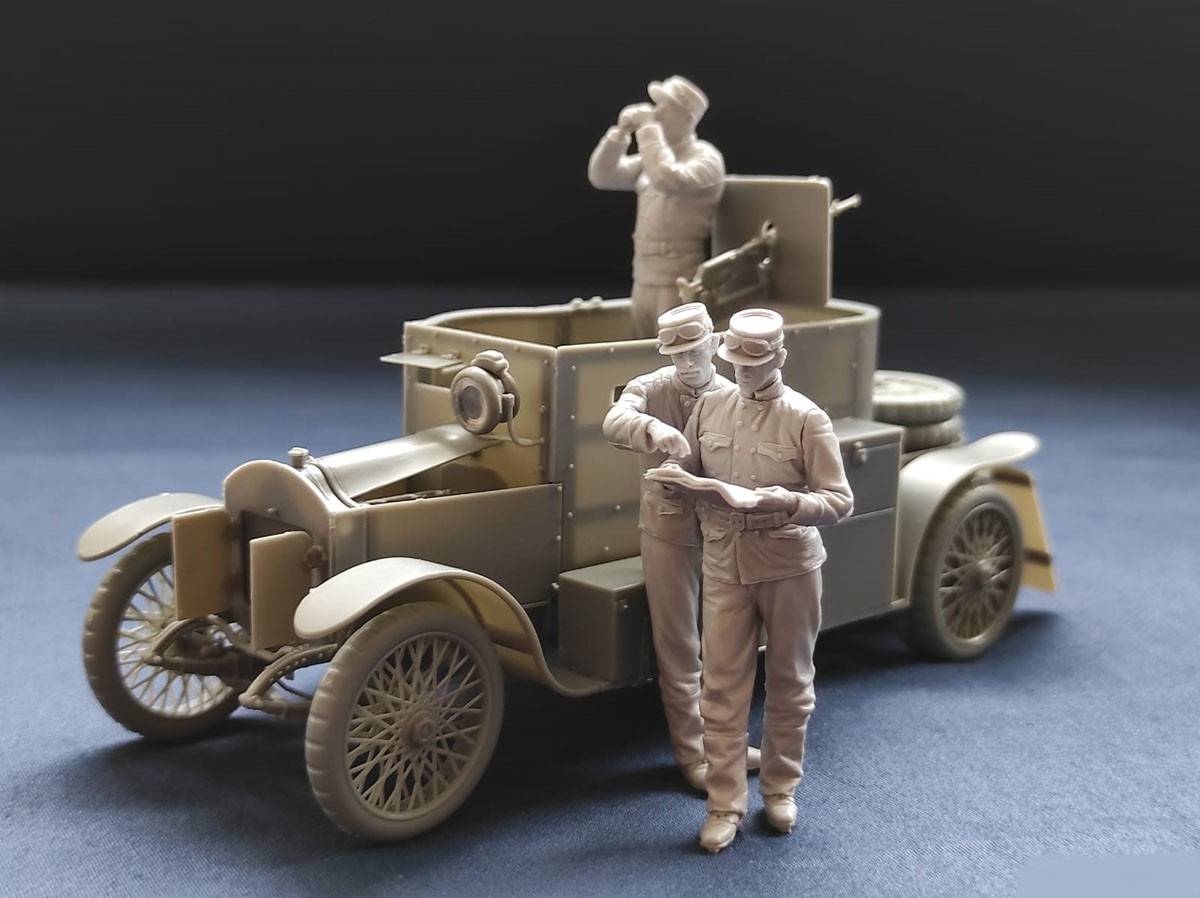 Belgian Armoured car officer with a map – Image 3