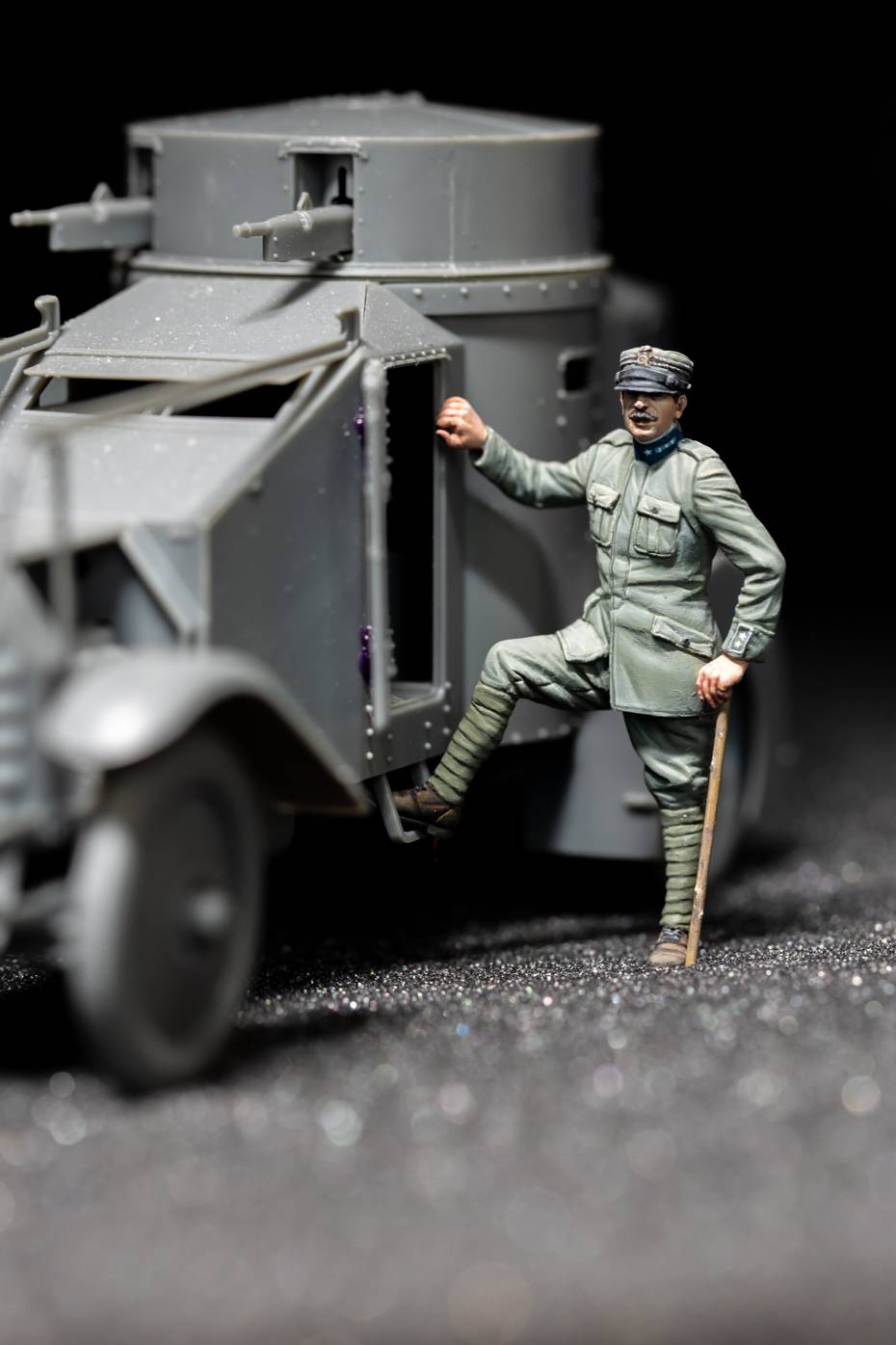 Italian Armoured Car Officer getting inside – Image 3