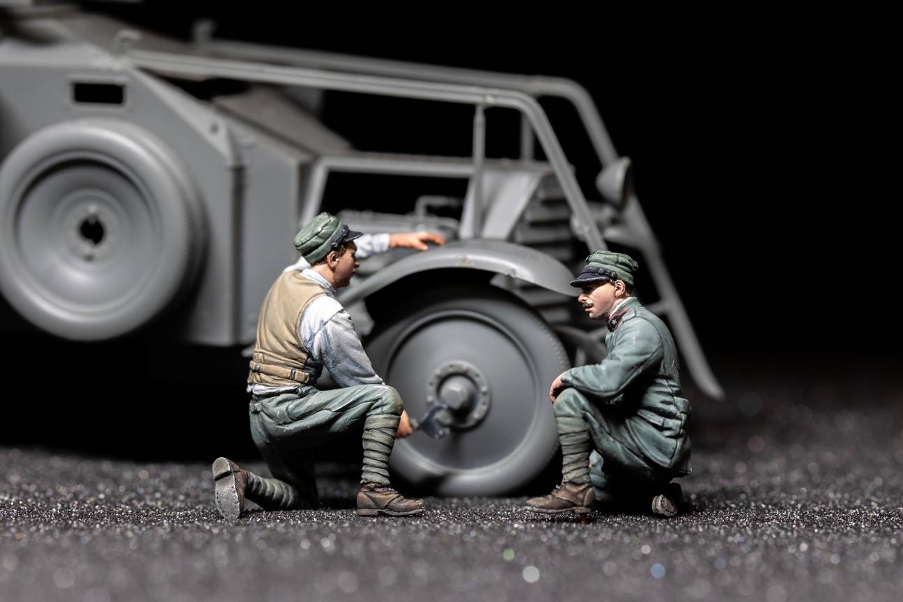 Italian Armoured Car Crew changing Tire – Image 2