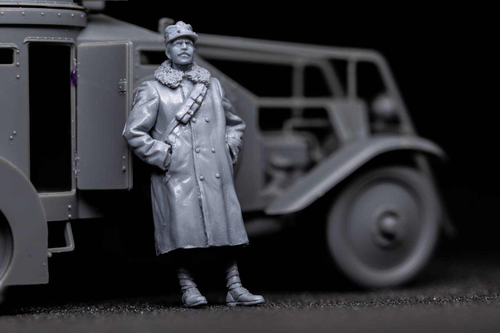 Italian Armoured Car Officer in Fur Greatcoat – Image 2