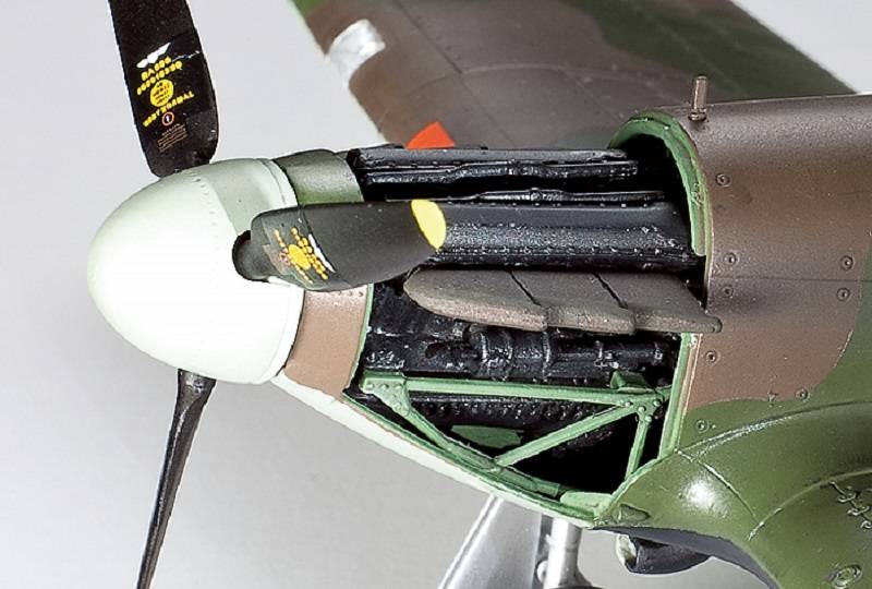 Hawker Hurricane Mk.I w/3 Figures – Image 4