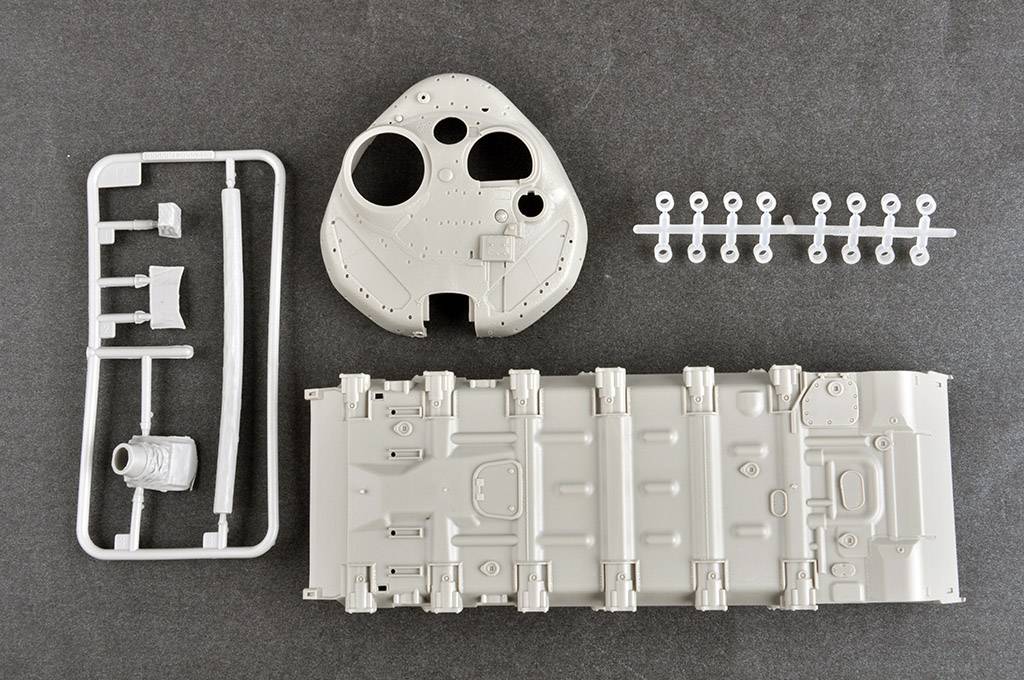 Russian T-72B3 with 4S24 Soft Case ERA and Grating Armour – Image 5