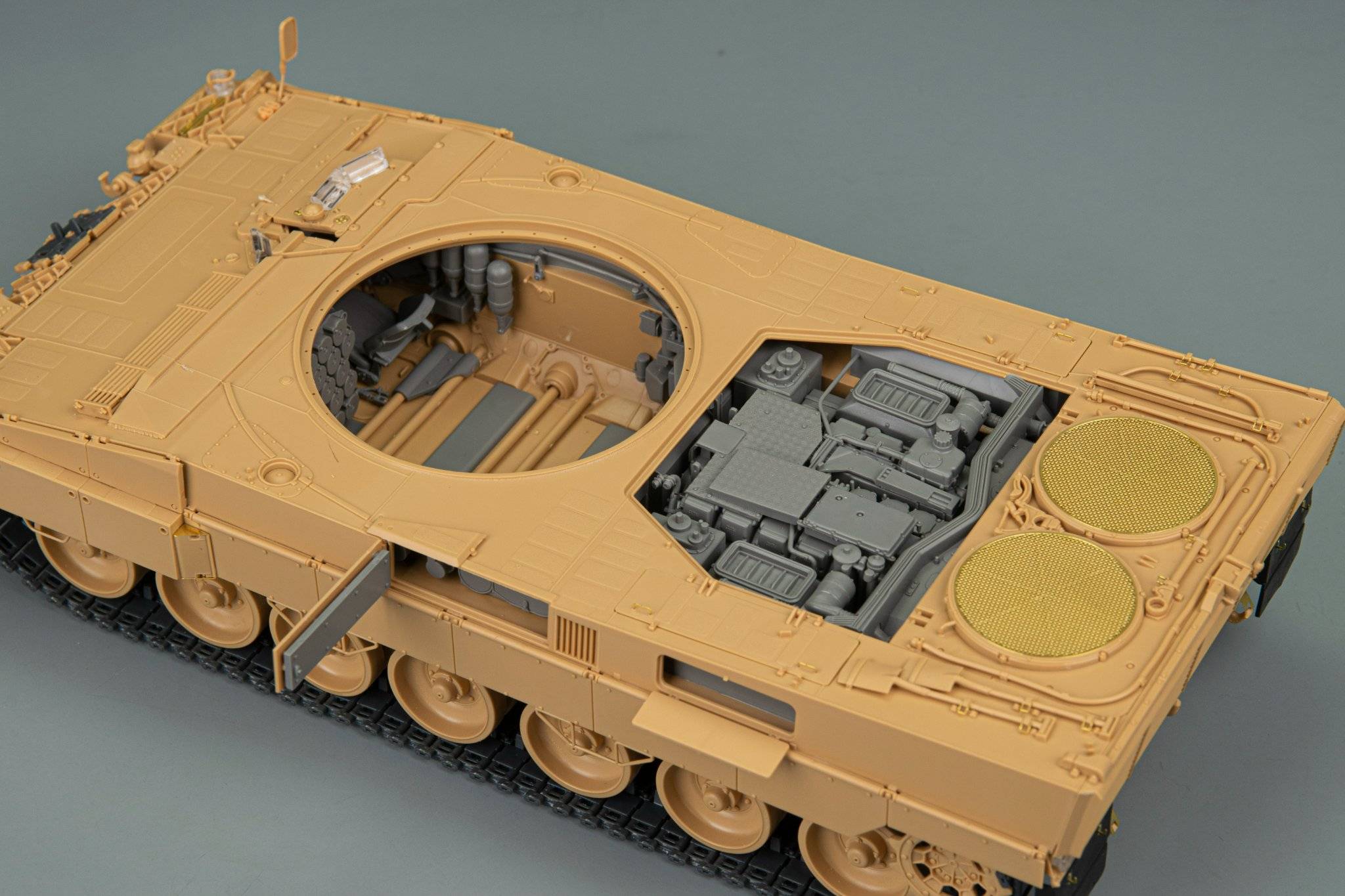 Leopard 2A6 Main Battle Tank with Full Interior – Image 17