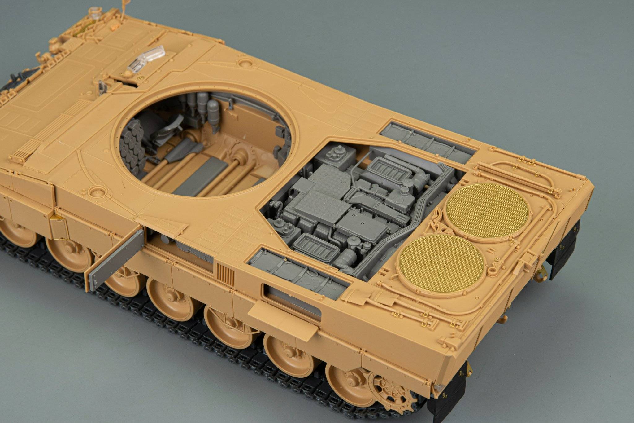 Leopard 2A6 Main Battle Tank with Full Interior – Image 18