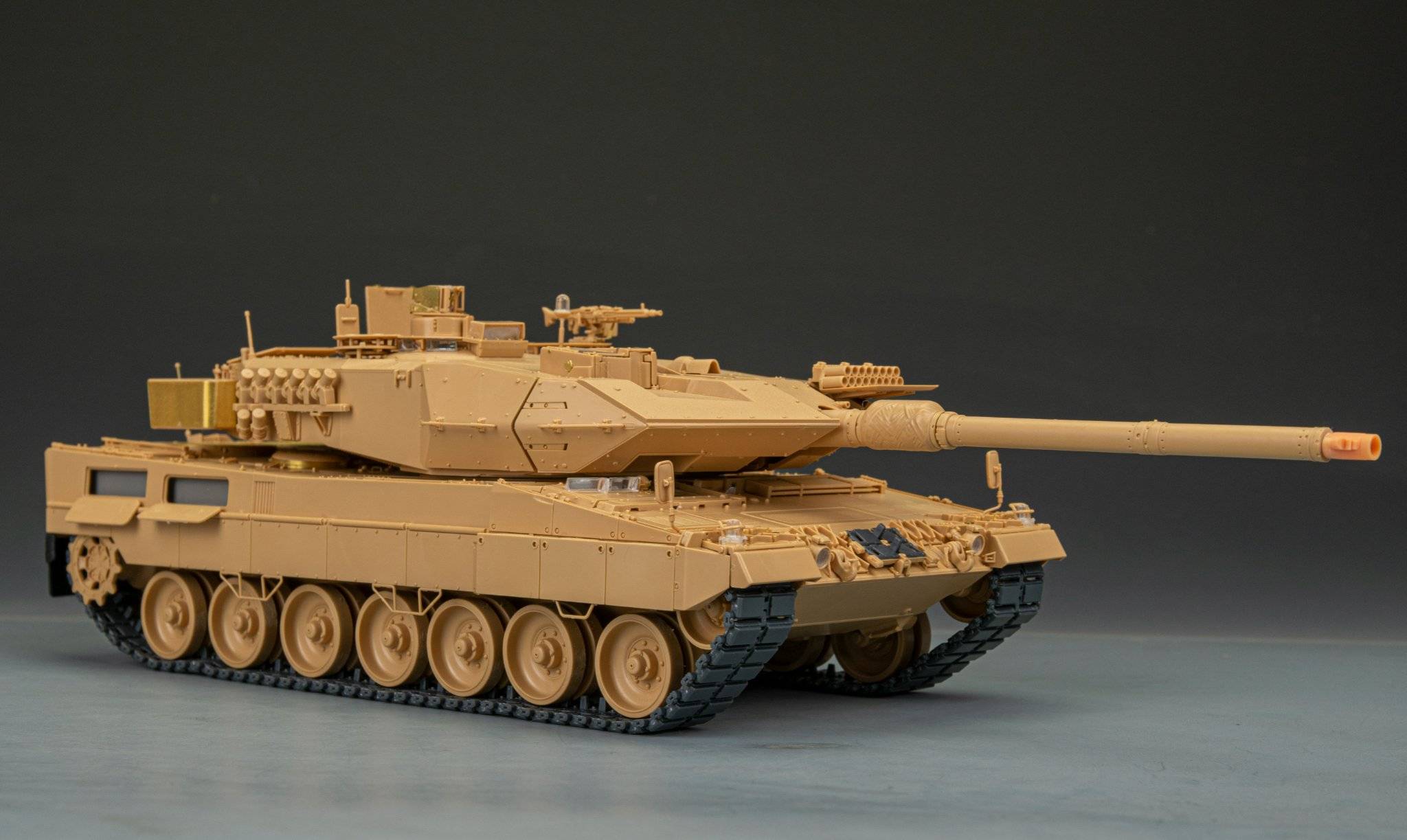 Leopard 2A6 Main Battle Tank with Full Interior – Image 27