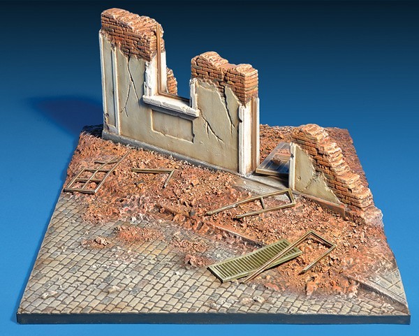 DIORAMA WITH RUINS – Image 2