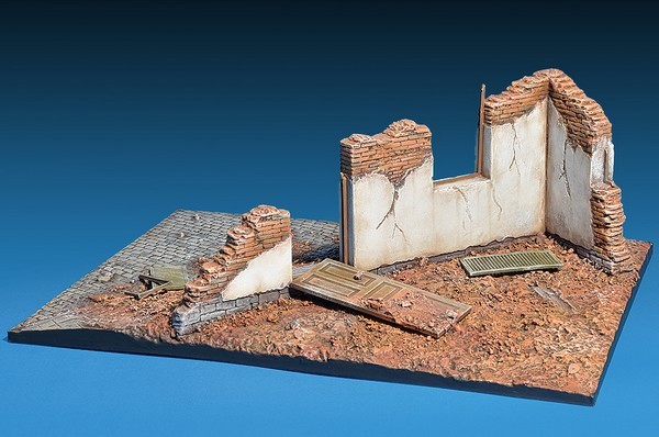 DIORAMA WITH RUINS – Image 3