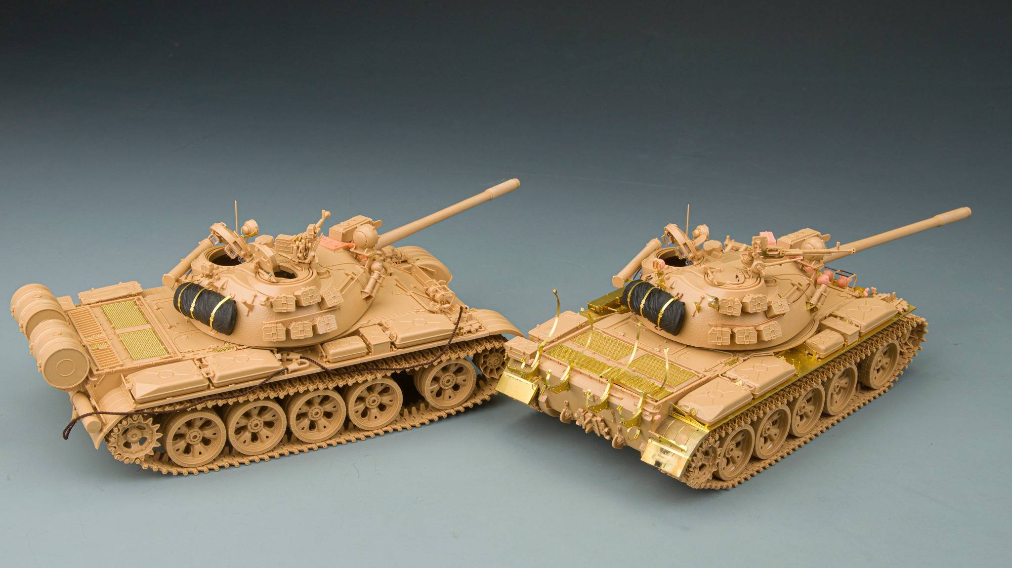 T-55A Medium Tank Mod. 1981 with workable track links – Image 4