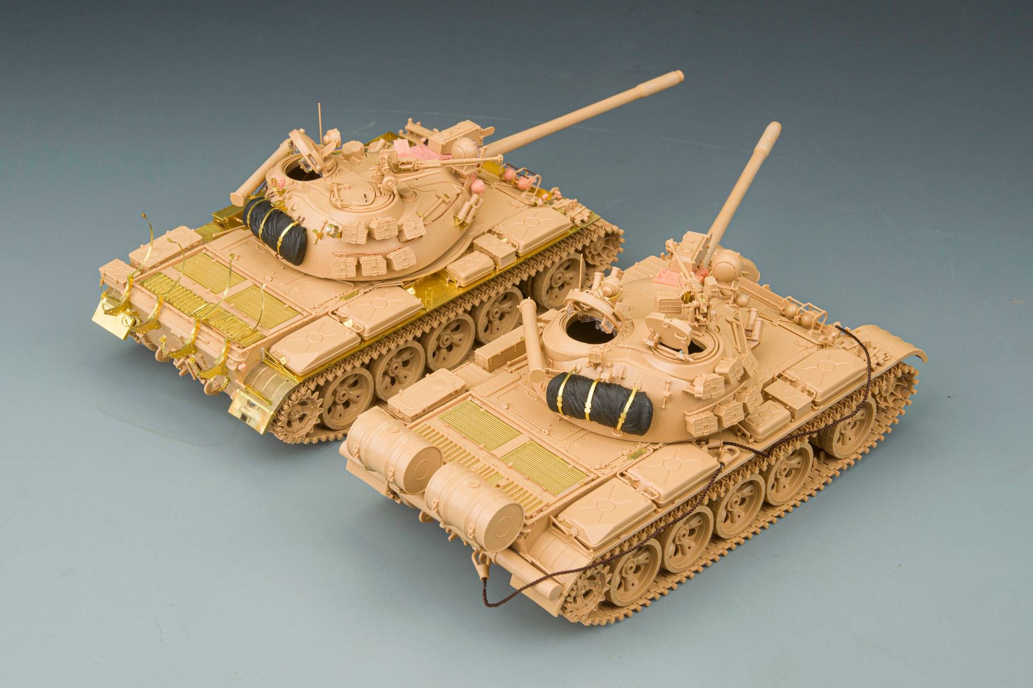 T-55A Medium Tank Mod. 1981 with workable track links – Image 5