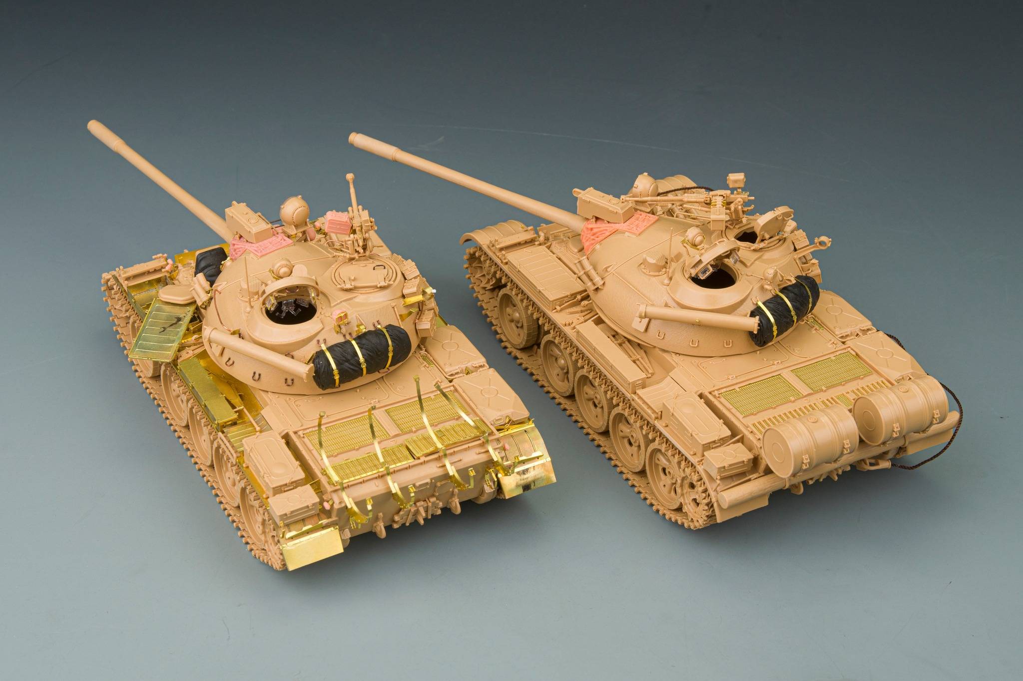 T-55A Medium Tank Mod. 1981 with workable track links – Image 6