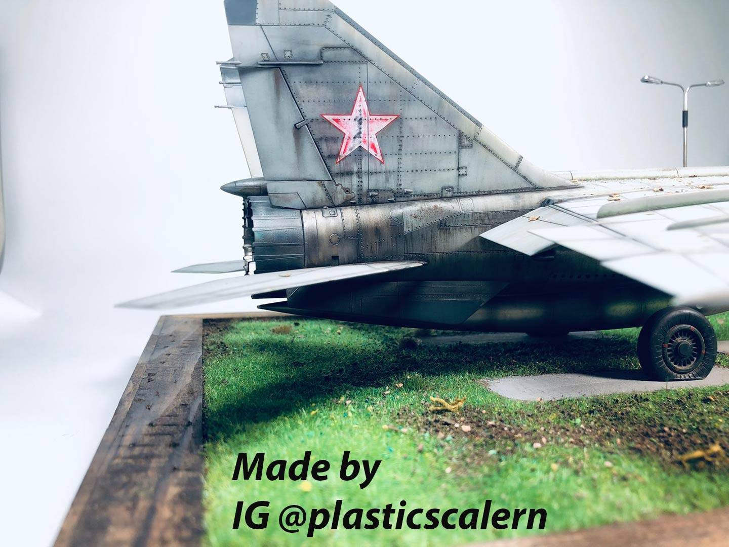 MiG-25 RBF Soviet Reconnaissance Plane – Image 10