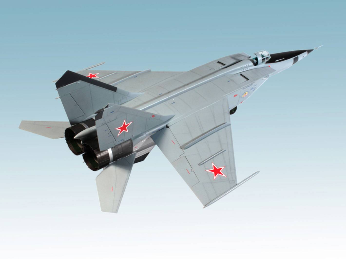 MiG-25 RBT Soviet Reconnaissance Plane – Image 4