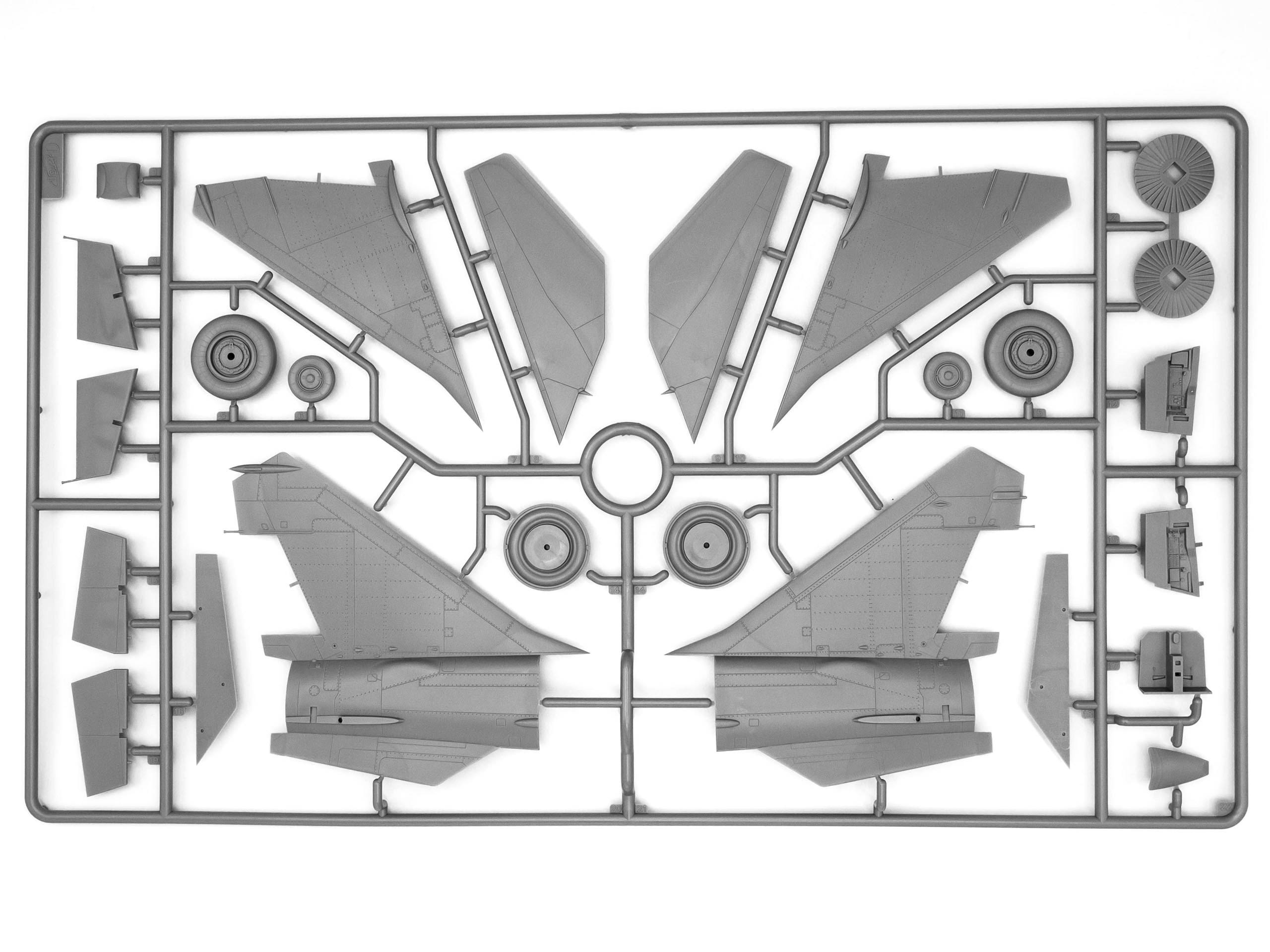 MiG-25 RBT Soviet Reconnaissance Plane – Image 13