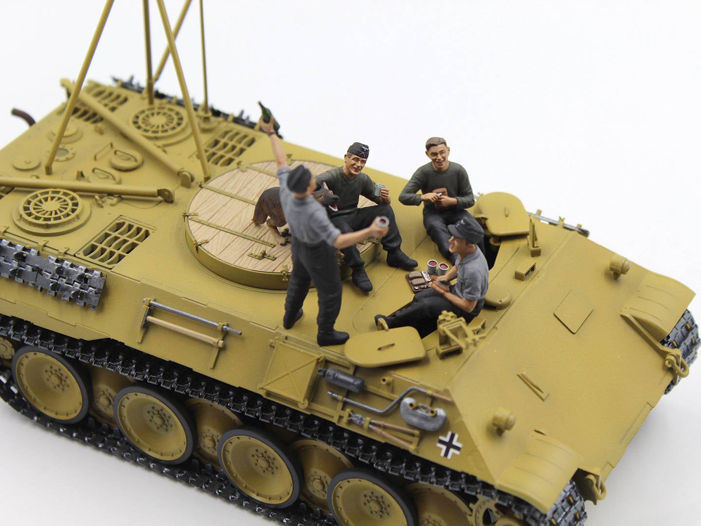 “Prost!”, Between Battles on Bergepanther – Image 8