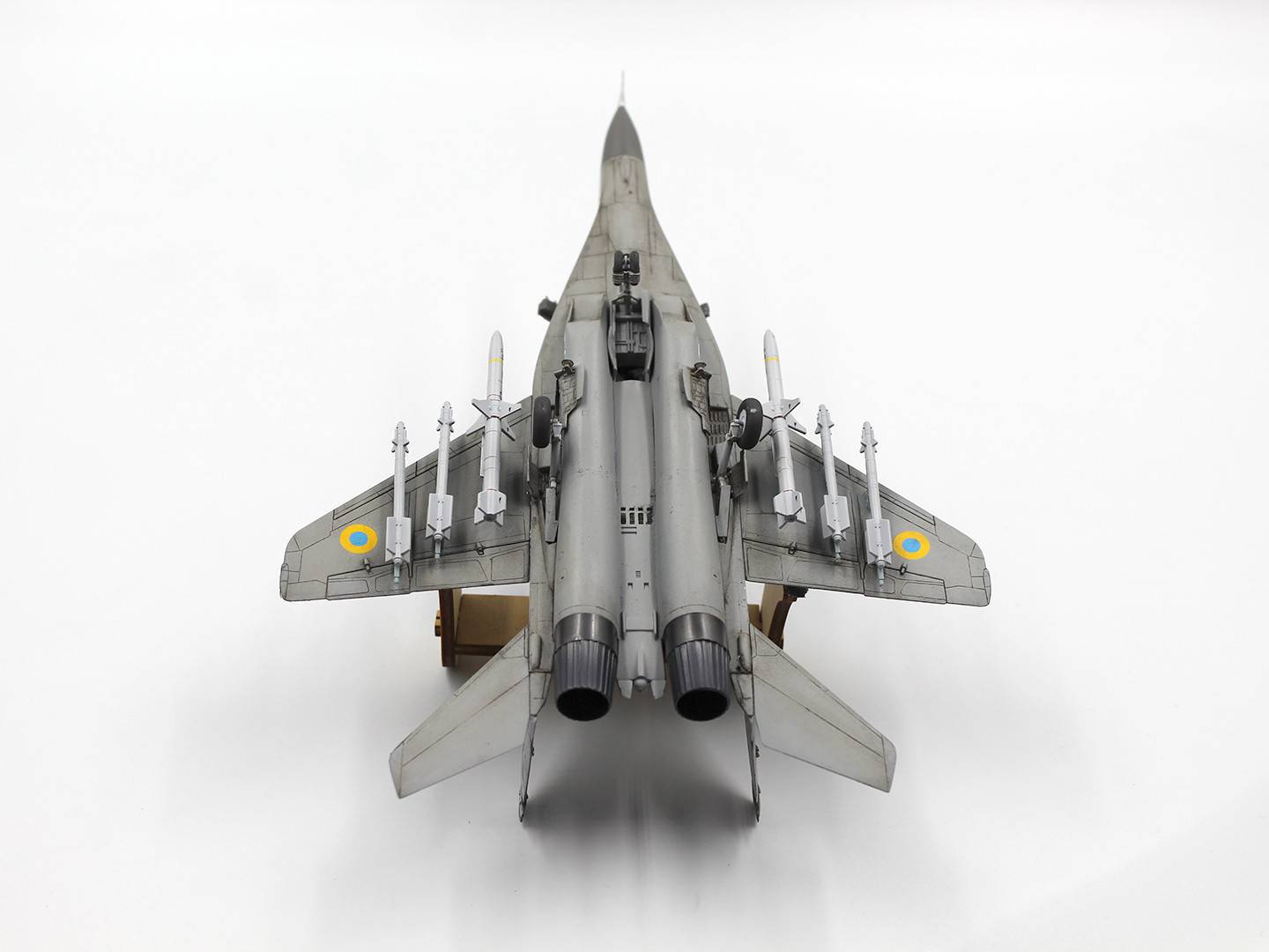 “Radar Hunter” MiG-29 “9-13” Ukrainian Fighter with HARM missiles – Image 10