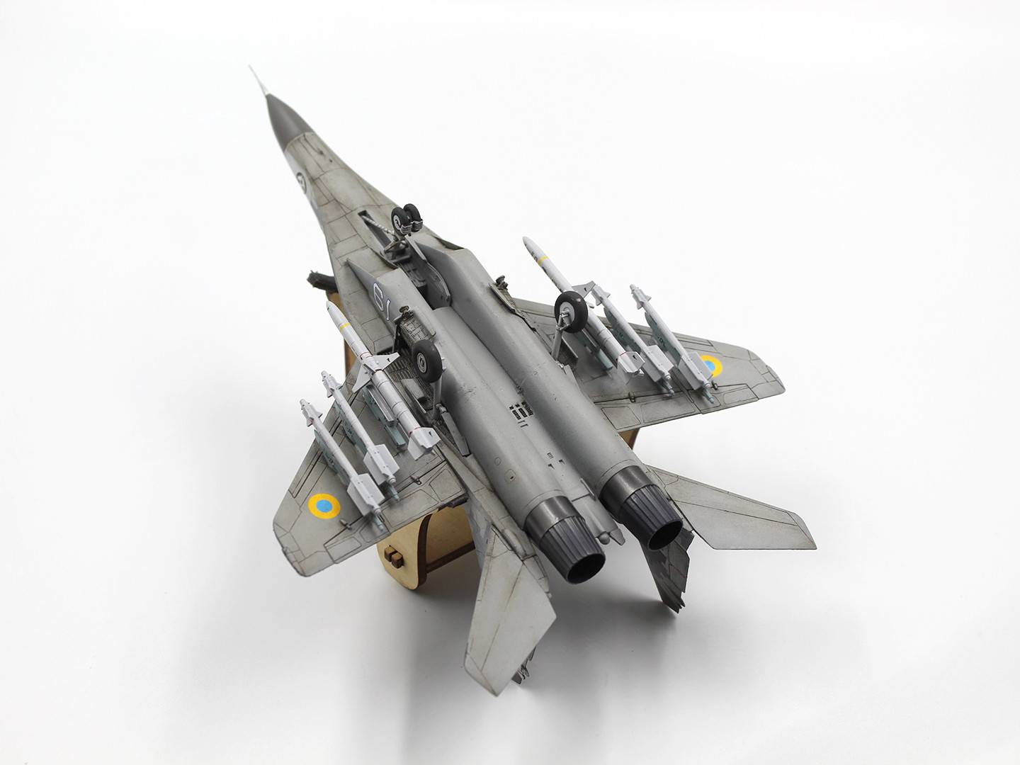 “Radar Hunter” MiG-29 “9-13” Ukrainian Fighter with HARM missiles – Image 11