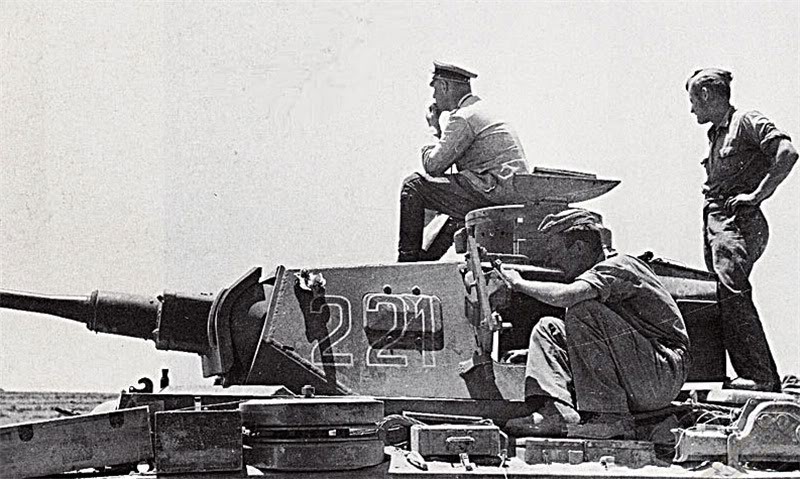 Rommel and German Tank Crew (DAK, 1941-1943) – Image 5