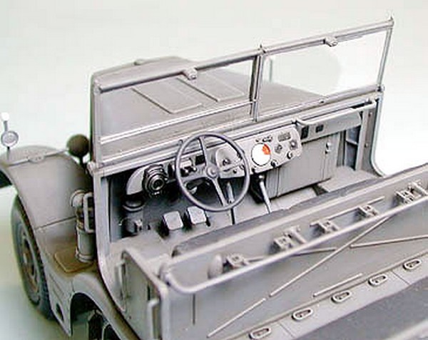 Schwerer Zugkraftwagen 18t Sd.Kfz.9 "FAMO" + bêche – Image 6