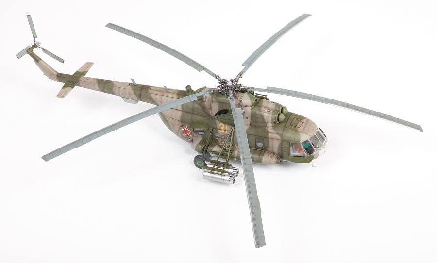 Hélicoptère polyvalent soviétique MIL MI-8MT – Image 10