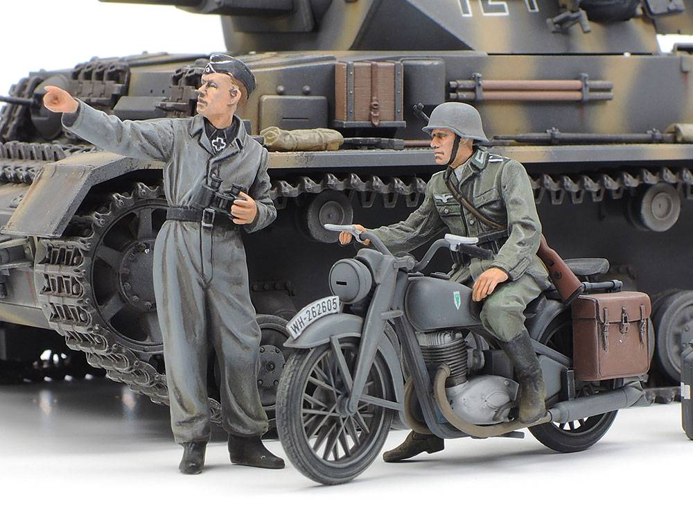 Maquette char Panzerkampfwagen IV Ausf G. Early Production & Motorcycle Eastern Front – Image 8