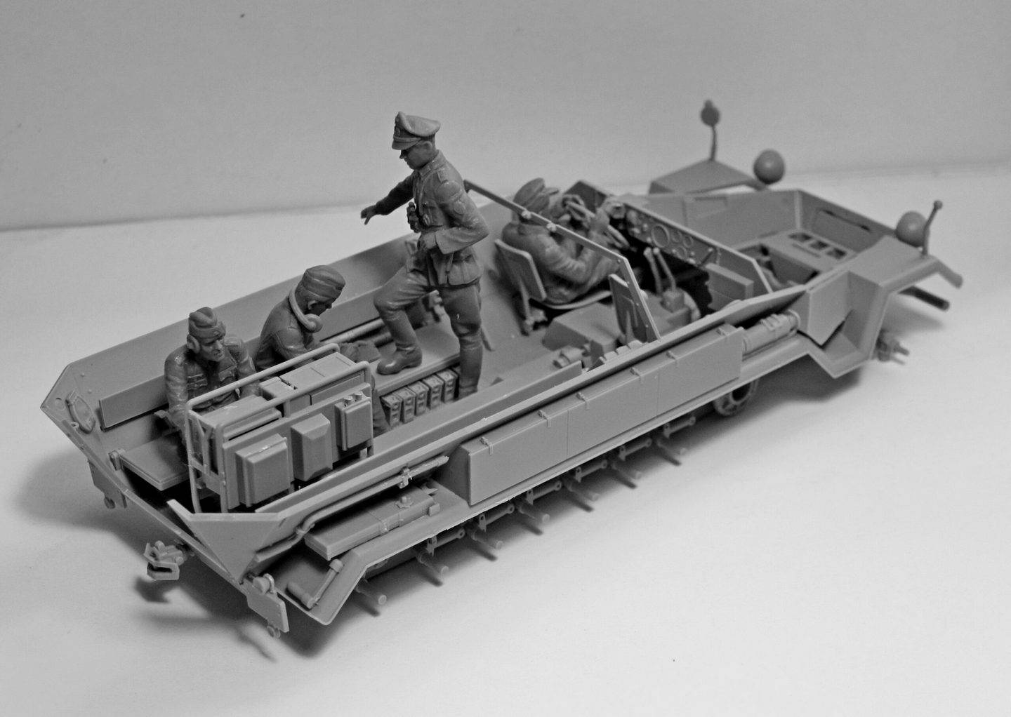 ‘Beobachtungspanzerwagen’ Sd.Kfz.251/18 Ausf.A WWII German Observation Vehicle with crew – Image 4