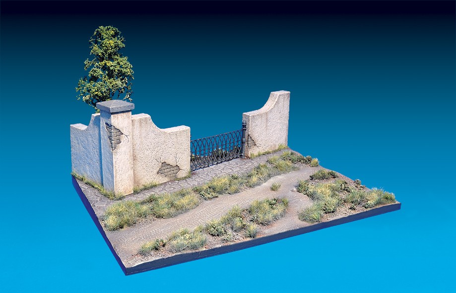 DIORAMA w/PARK WALL – Image 2