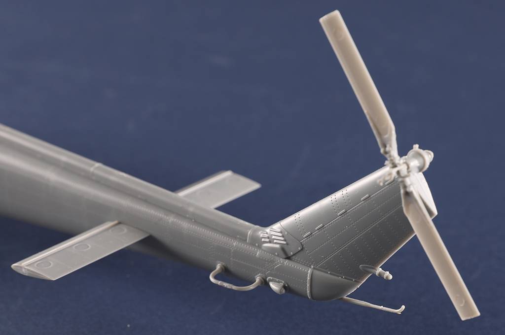 UH-1B Huey – Image 9