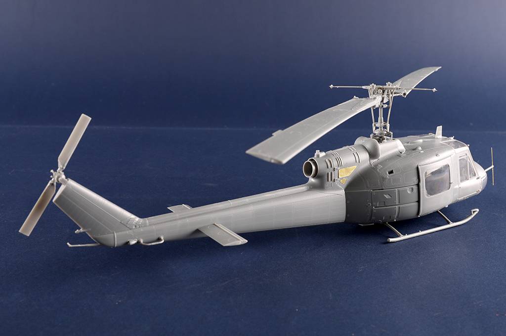 UH-1B Huey – Image 12