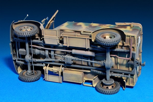 Kfz.70 MB 1500A German 4x4 Car w/Crew – Image 9