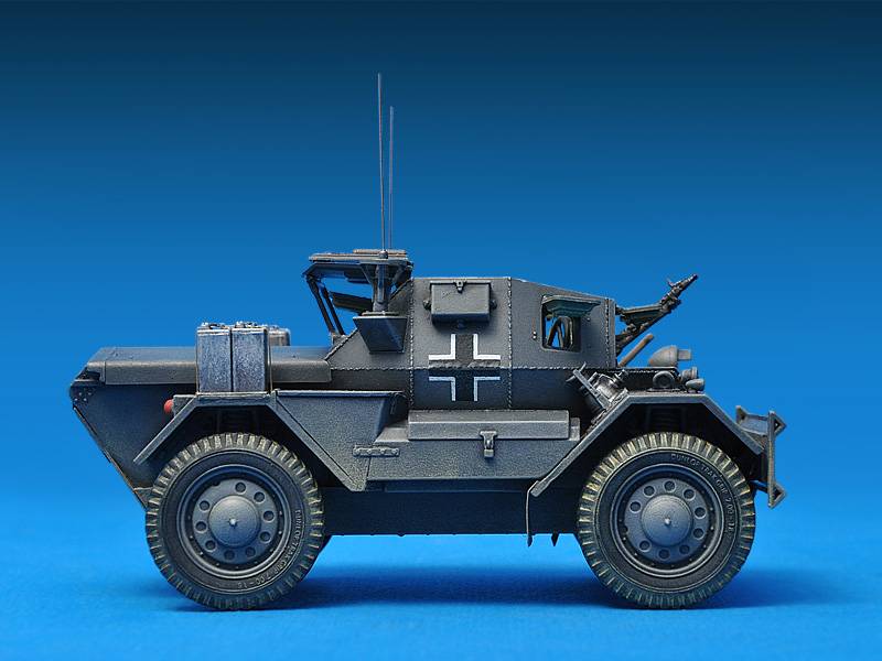 DINGO MKII SCOUT CAR w/CREW – Image 13