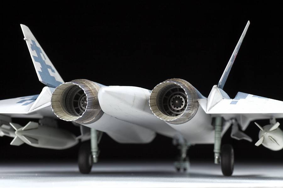 Avion Chasseur russe de cinquième génération Sukhoi Su-57 – Image 5