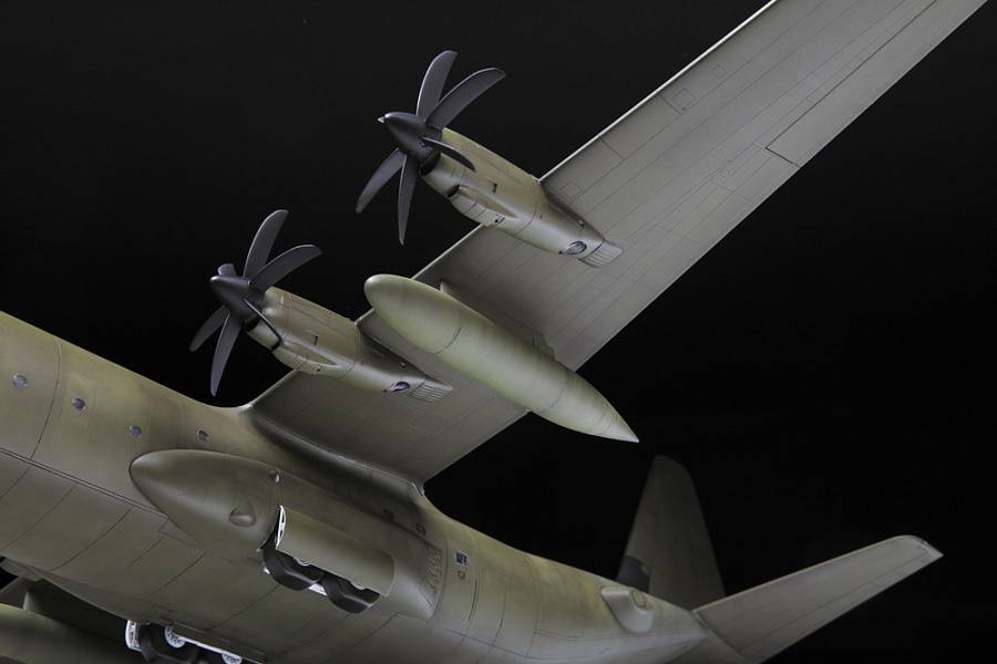 Avion de transport lourd C-130J-30 – Image 6