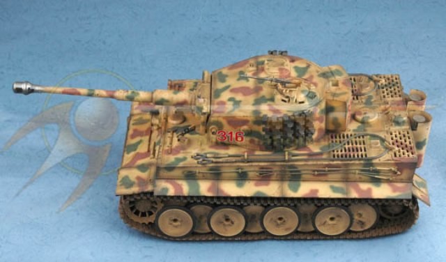 WWII German Pzkpfw VI Tiger I Kurland – Image 3