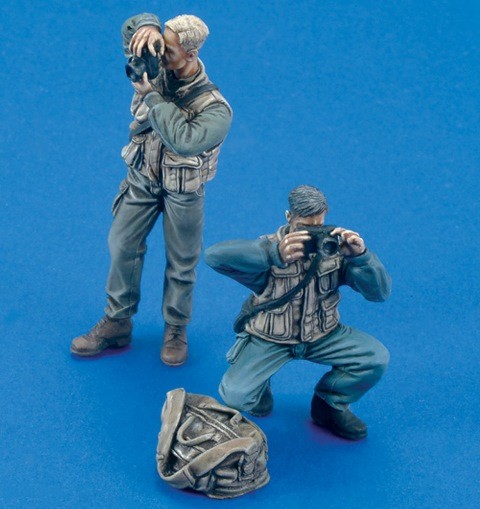 Photographers (2 figures)